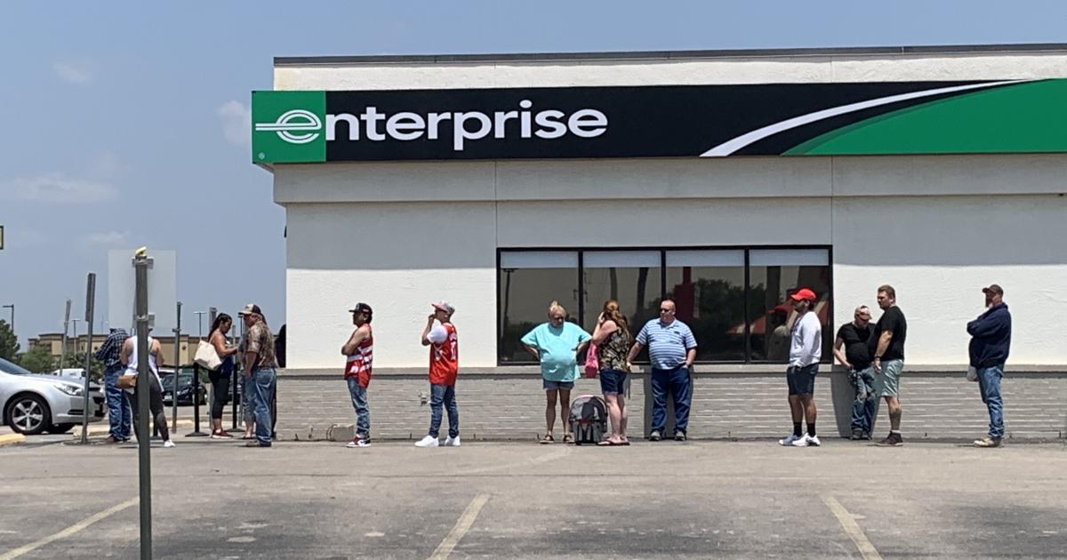 San Angeloans Line Up to Rent Cars While Hail Damaged Vehicles are Repaired